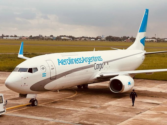 Arribó a Buenos Aires Ezeiza el Boeing 737-800(SF) de Aerolíneas Argentinas Cargo procedente de FAdeA