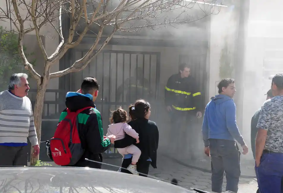Un voraz incendio provocó pérdidas totales en una casa ubicada en Nigro al 700