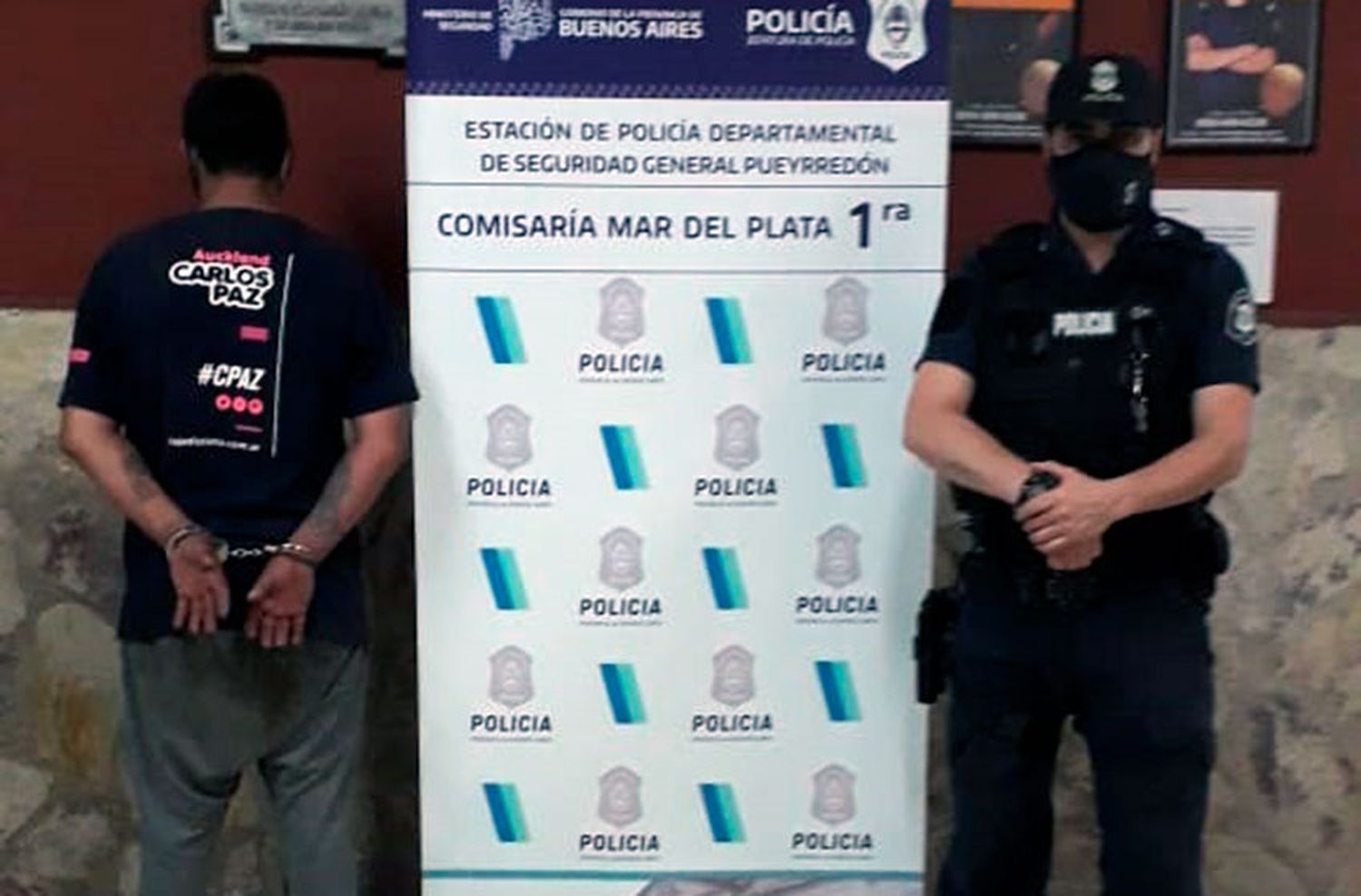 Rompieron una vidriera para robar una planchita de pelo: los atraparon