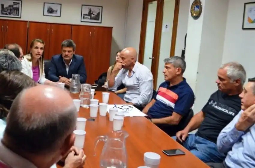 El Municipio se reunió con las cámaras de taxis para reforzar el servicio en año nuevo