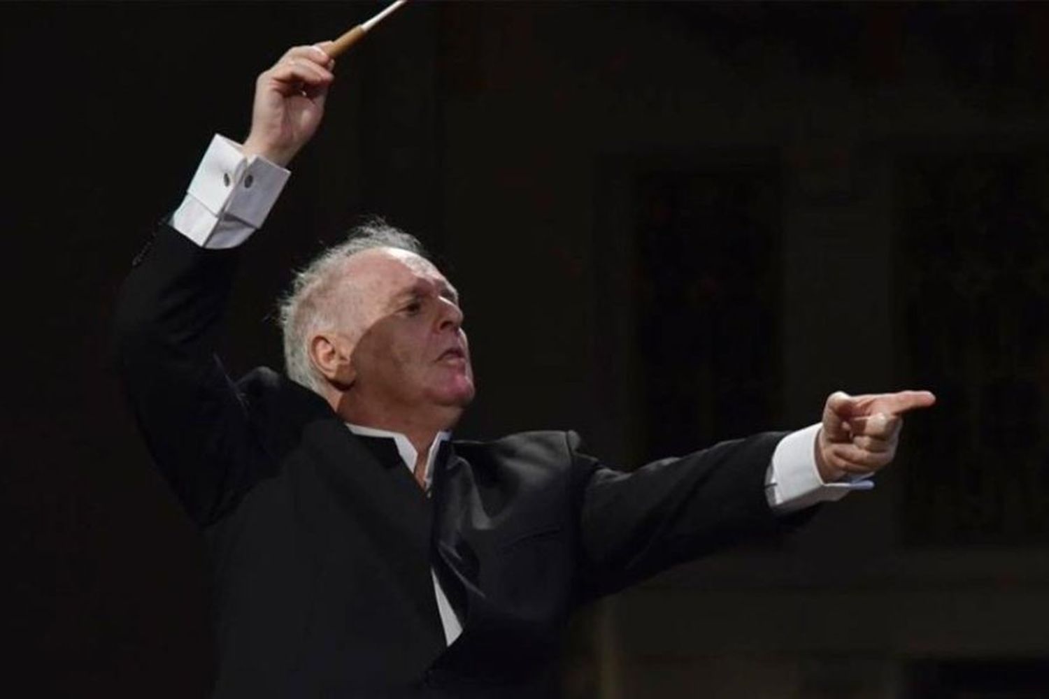 Barenboim reveló que padece "una enfermedad neurológica grave"