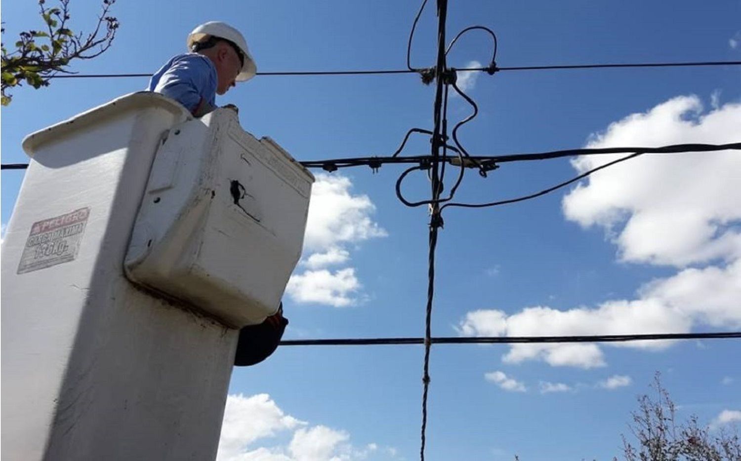 Intendente de San Vicente se calentó con empresa eléctrica y la intimó: “No vamos a tolerar más incumplimientos”