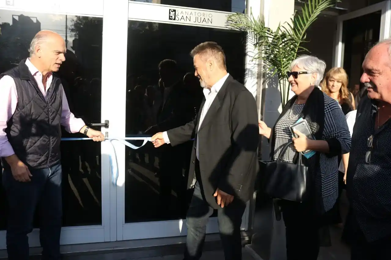 Grindetti inauguró el Sanatorio San Juan en Lanús: "Servicio de calidad para los vecinos"