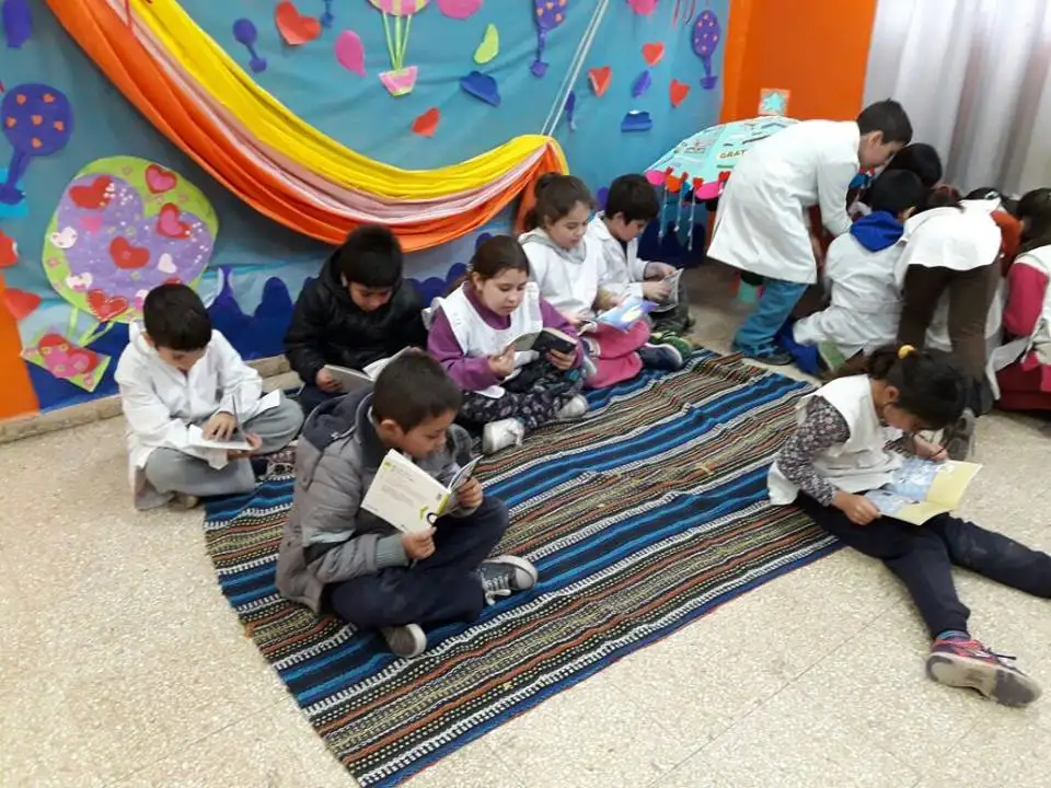 El CGE distribuye más de 100.000 libros para fortalecer la alfabetización en escuelas primarias