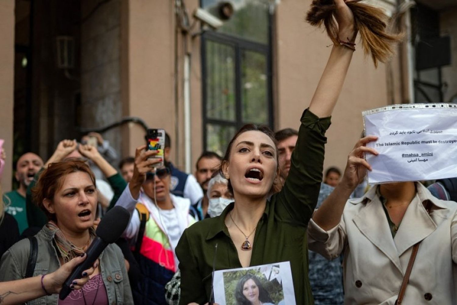 “Bella Ciao” se convirtió en la canción internacional de la resistencia en Ucrania e Irán
