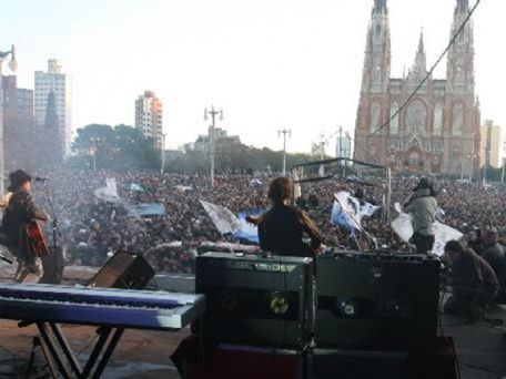 La Plata: Duros cuestionamientos del massismo a Bruera por gastos en recitales