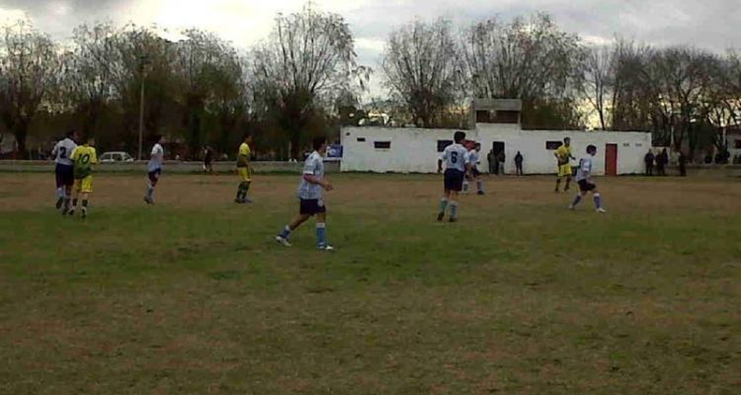 Paraná estrenó camiseta y ganó por primera vez en el Clausura