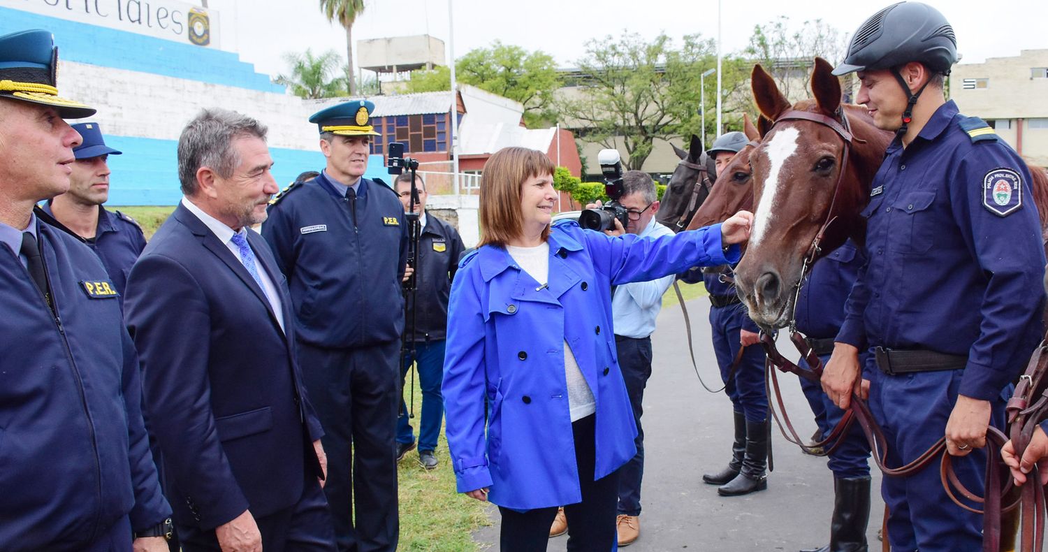 En Paraná. Roncaglia y Bullrich recorrieron la Escuela de Oficiales