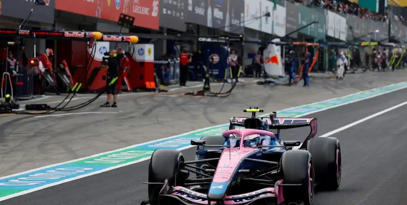 La frase “La próxima vuelta es en casa” volvió a instalar la chance de ver a Alpine en Argentina. Foto: Reuters