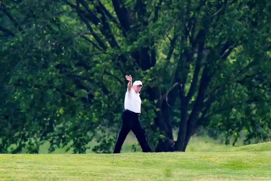Portazo al G20: Trump se fue a jugar golf en plena cumbre