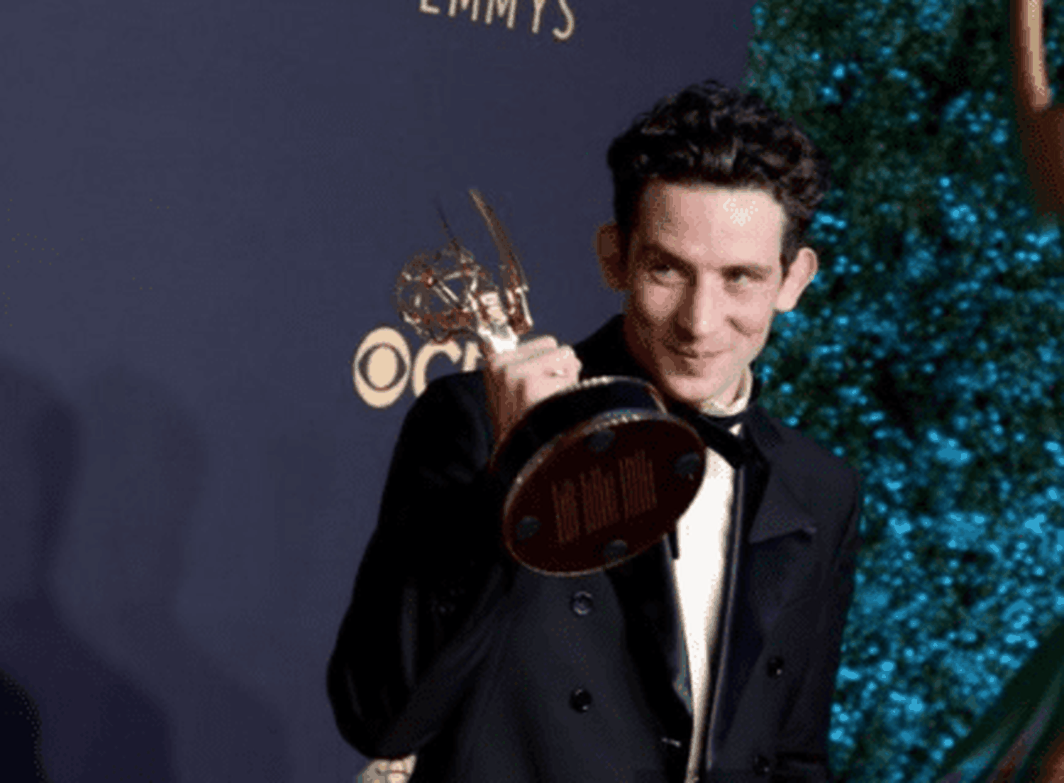 Josh O'Connors ganó uno de los premios Emmys para The Crown. Foto AFP