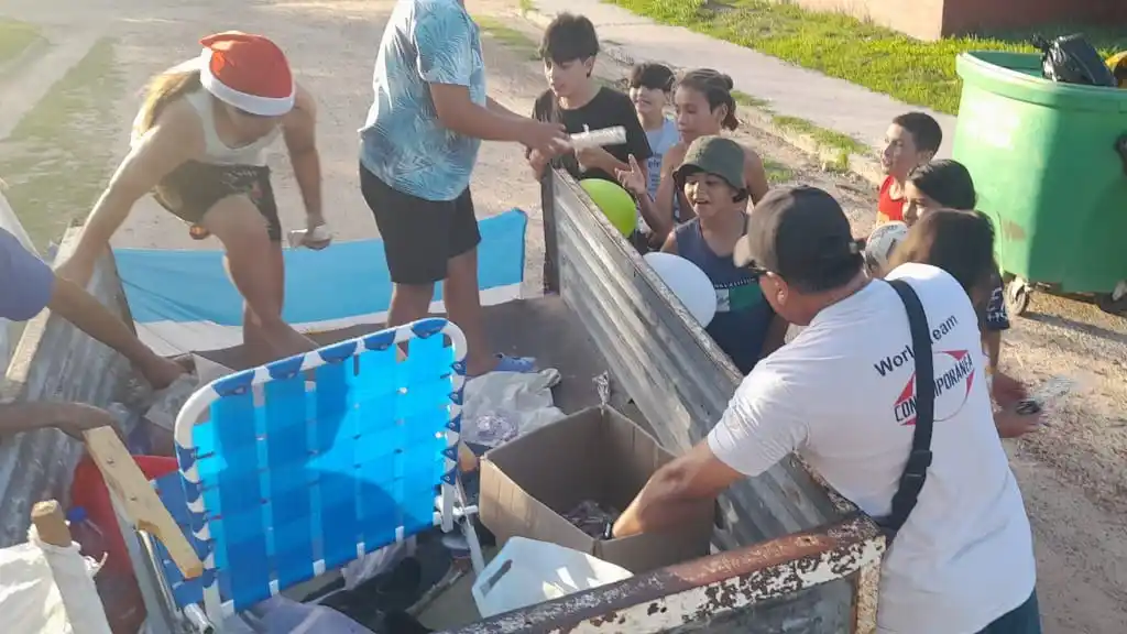 La magia de la Navidad recorrió calles de la ciudad de la mano de "Los Amigos Solidarios"