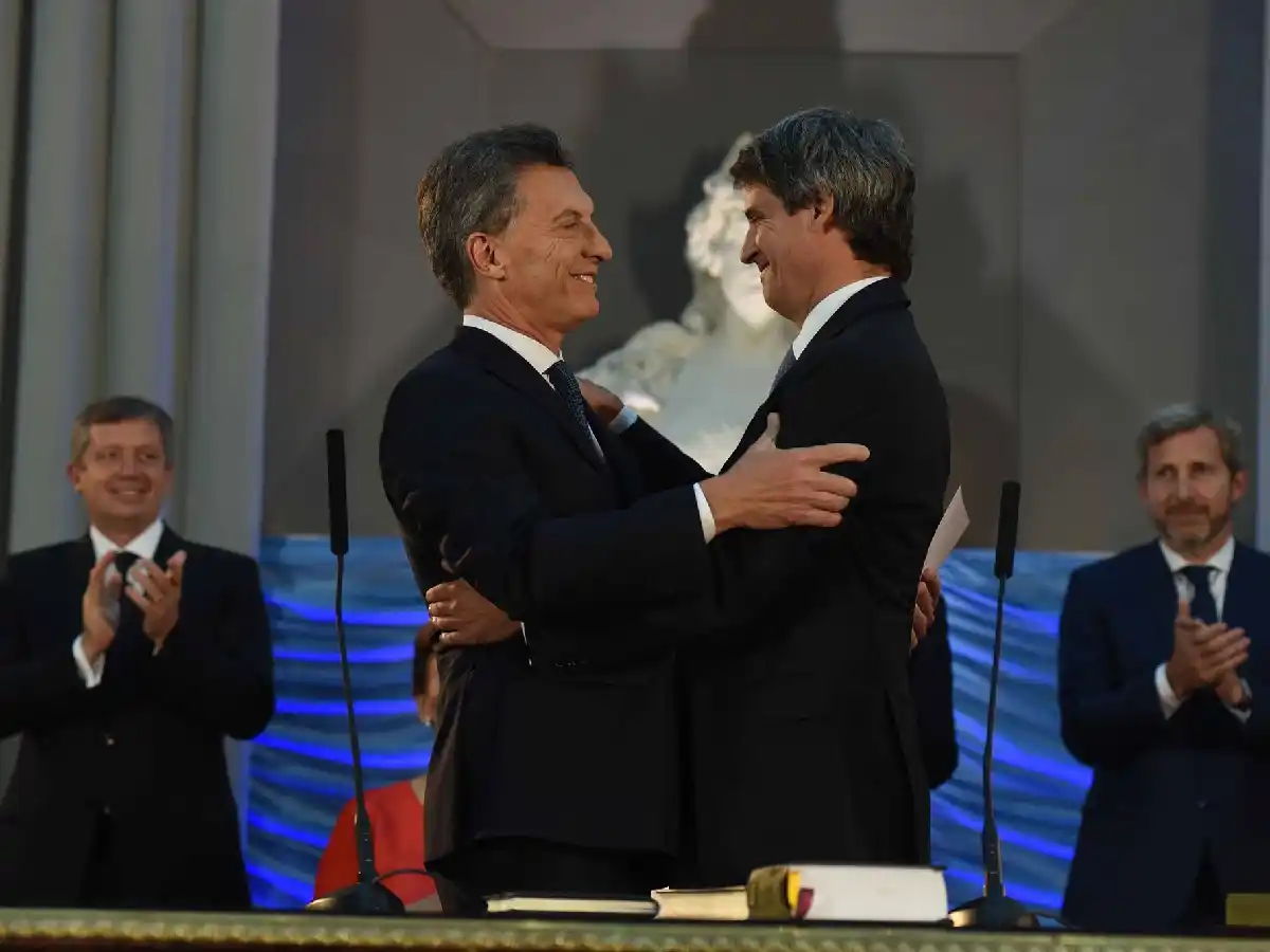 Macri echó a Prat Gay, pero el Gobierno dice que no cambiará su política económica