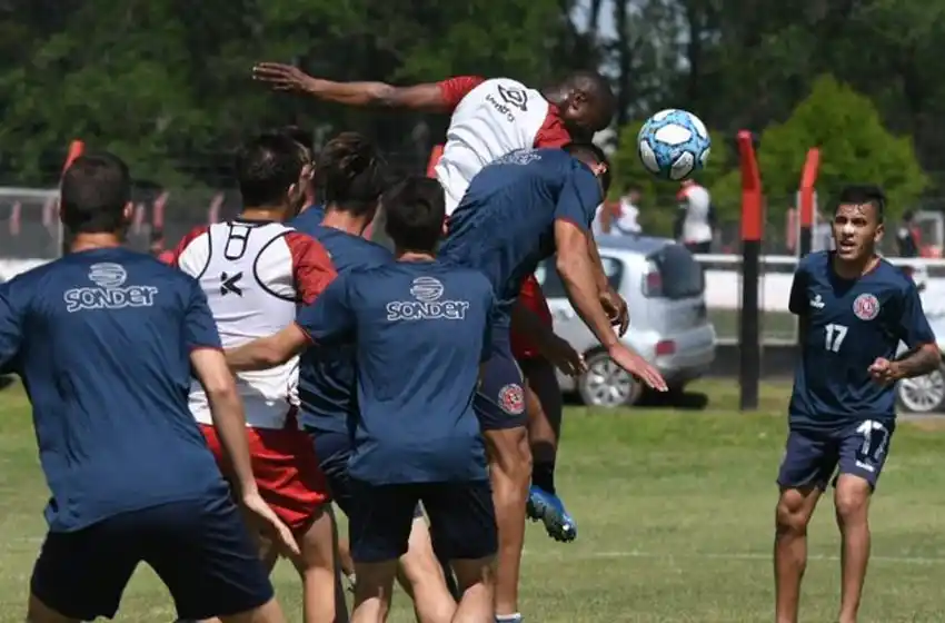 Pantera intratable: Leal metió los tres goles del triunfo de los suplentes ante Central Córdoba