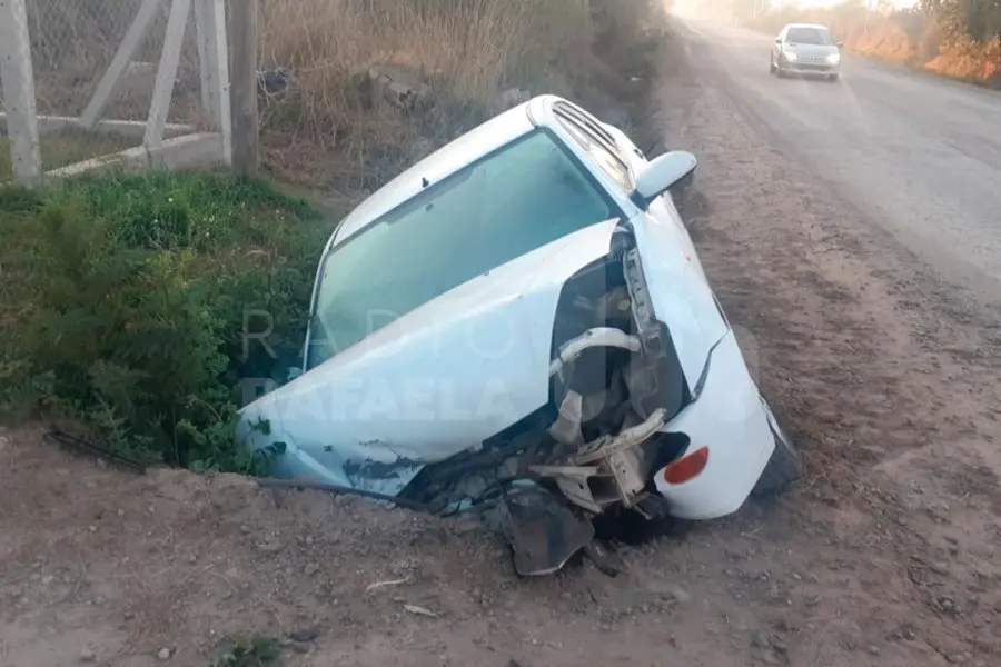 Impactó de lleno contra una alcantarilla en calle Cerdán: tuvo que ser hospitalizado