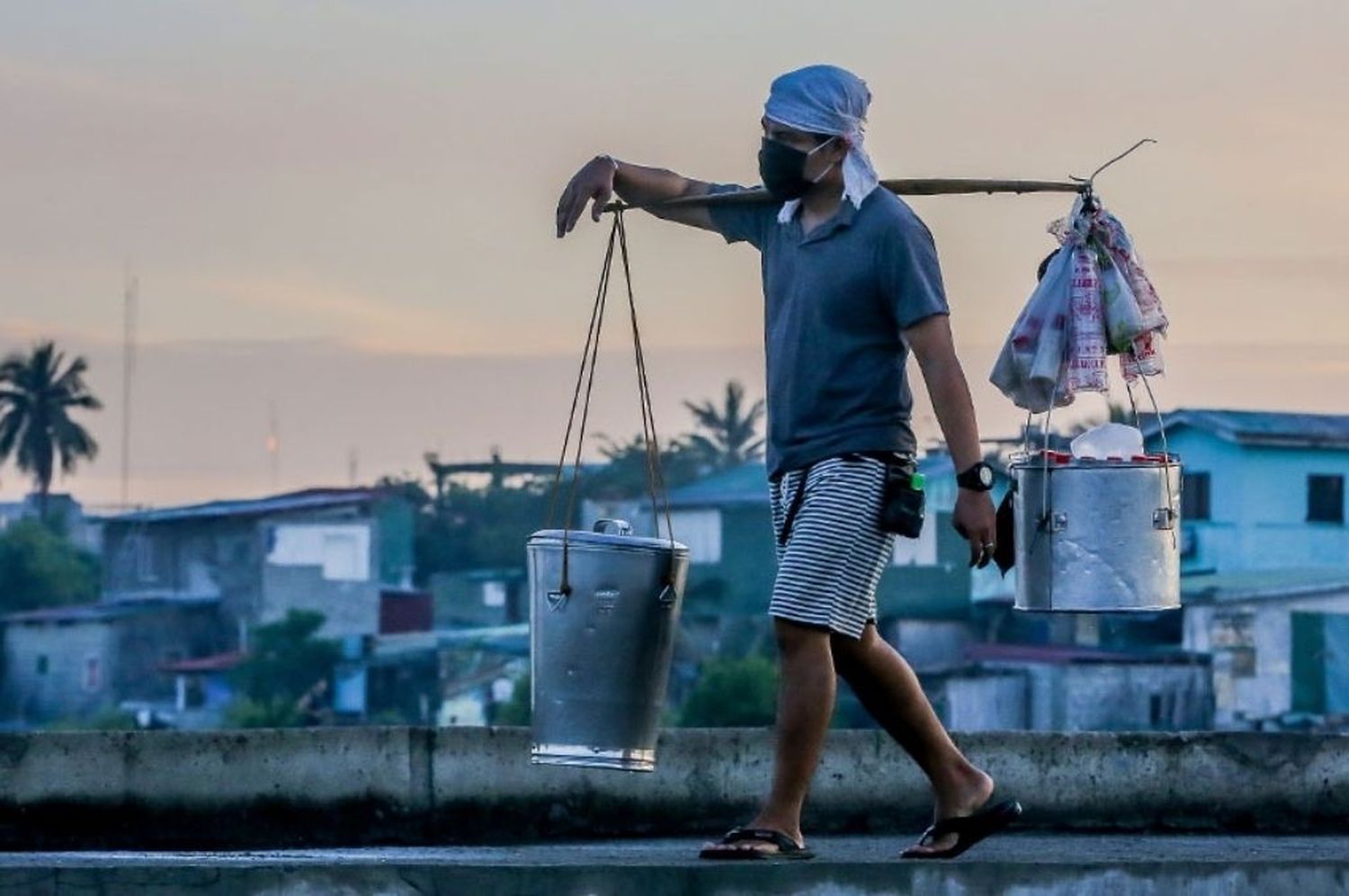 Pakistán y Filipinas imponen bloqueos para contener la ola de coronavirus