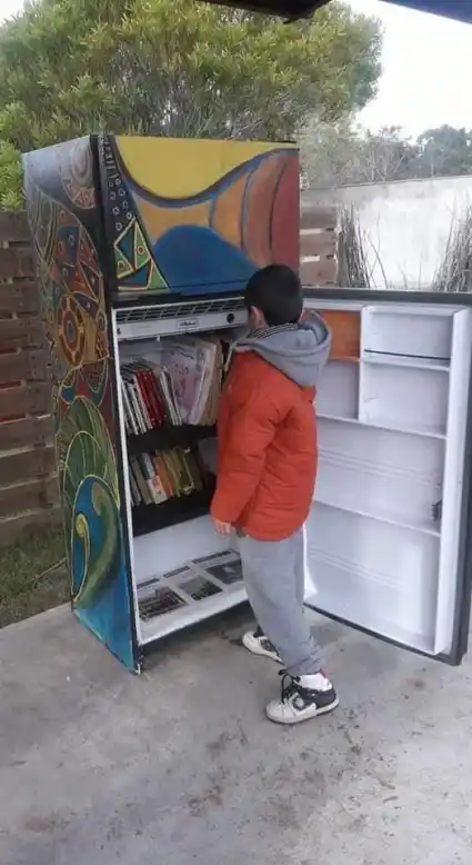 Villa Gesell: Las paradas de colectivos tendrán desde ahora “Libro-deras”