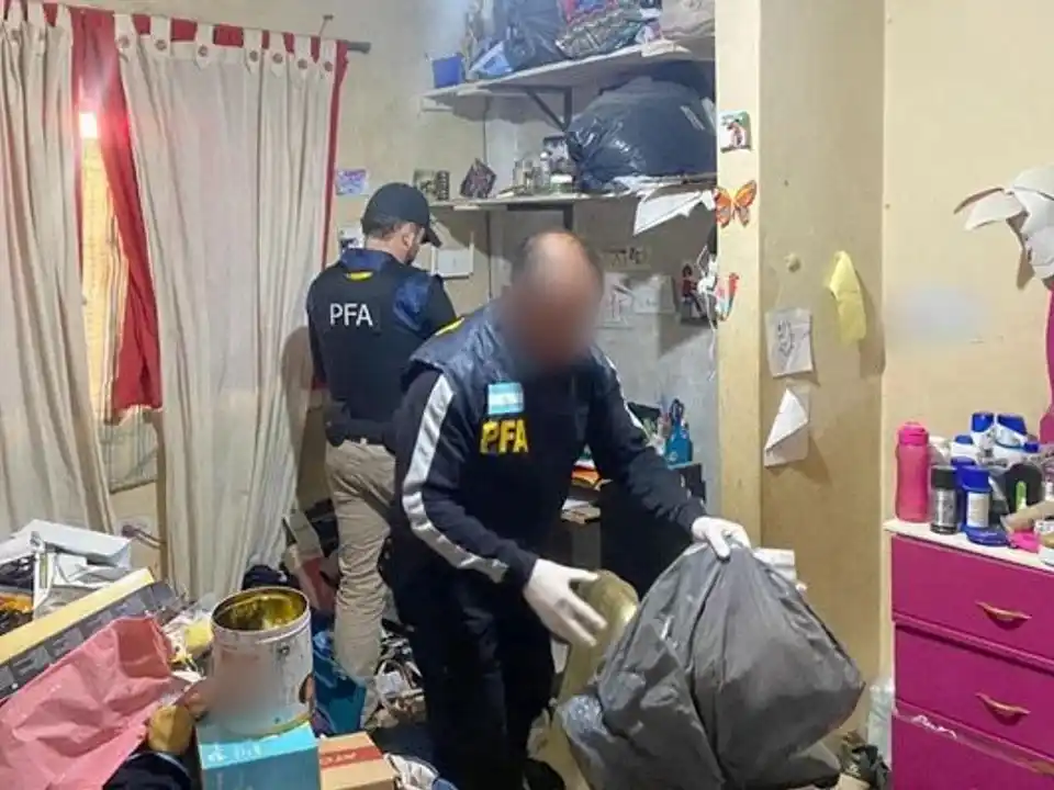 Hubo 14 detenidos en distintas provincias y una menor rescatada.