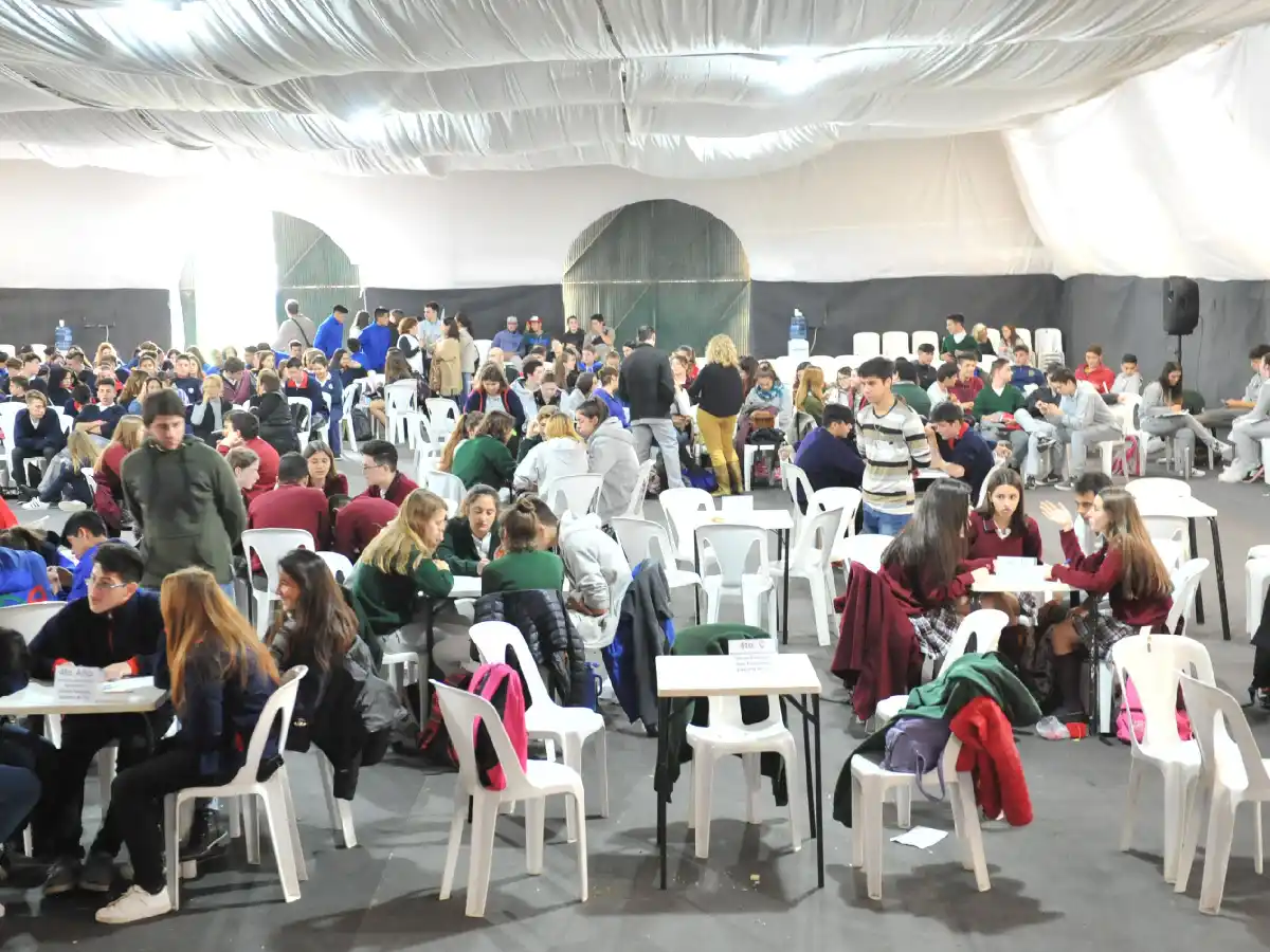 Las Escuelas en la Rural: desde el viernes se entregarán los textos de estudio a los concursantes