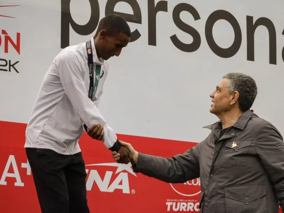 El etíope Habtamu Birlew Denekew se quedó con la Maratón de Buenos Aires. Foto:PRENSA GCBA