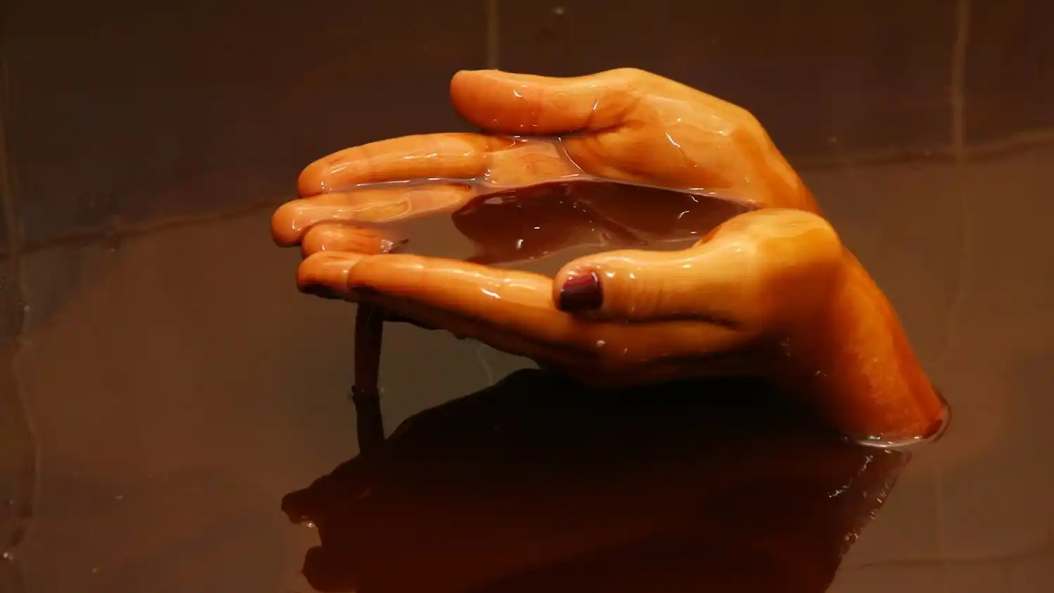 La única ciudad donde se bañan en petróleo