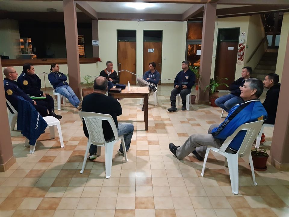 En Hernández recomiendan uso de barbijos mientras intensifican controles y notifican a infractores