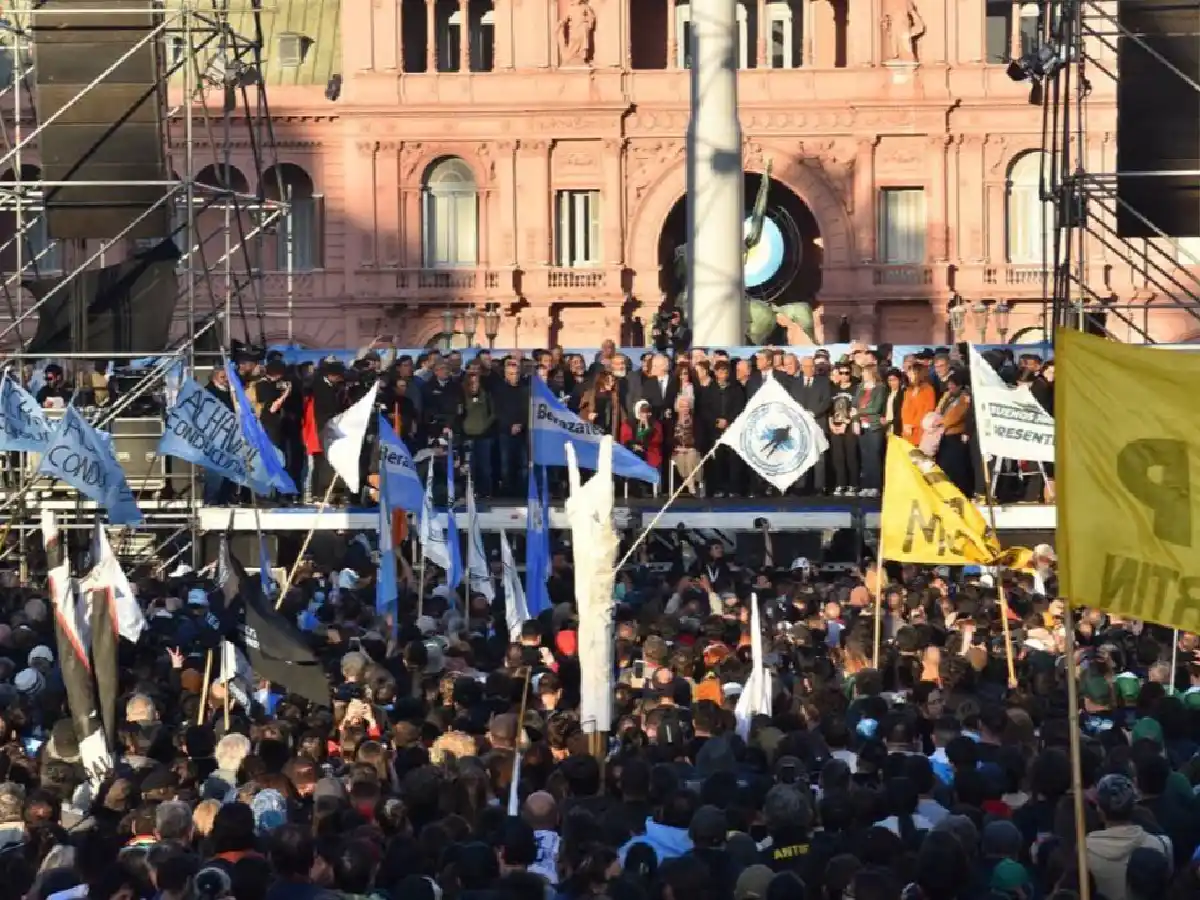 Marcha en apoyo a Cristina Kirchner: llaman a la unidad política, pero “no a cualquier precio”