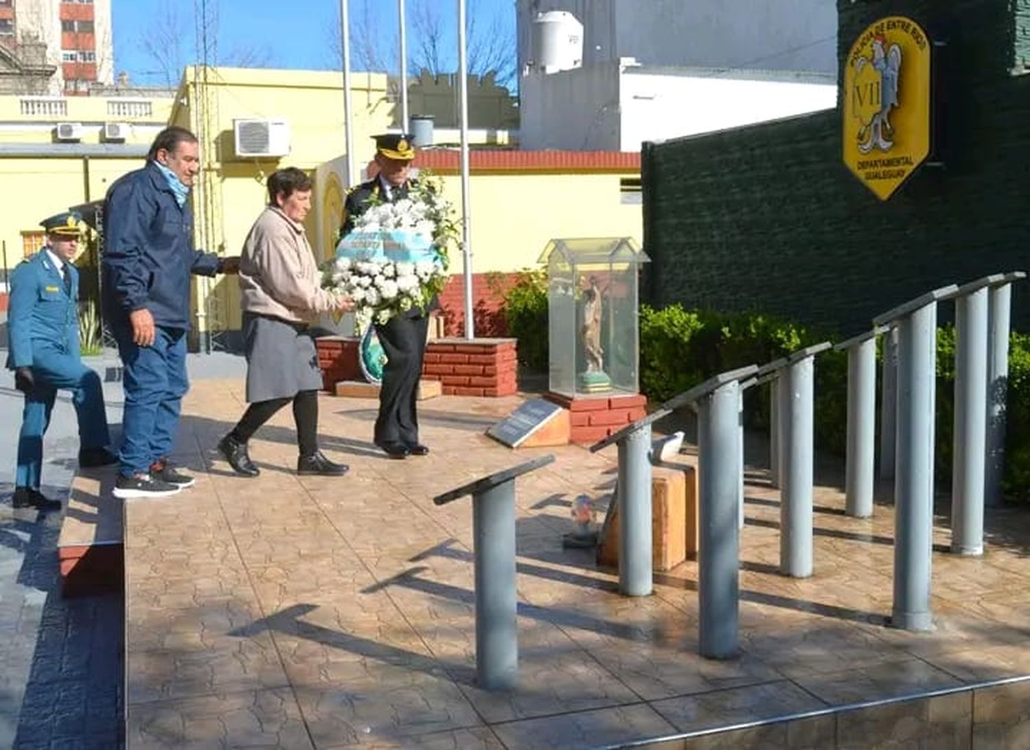 Participaron autoridades policiales y familiares de funcionarios fallecidos.