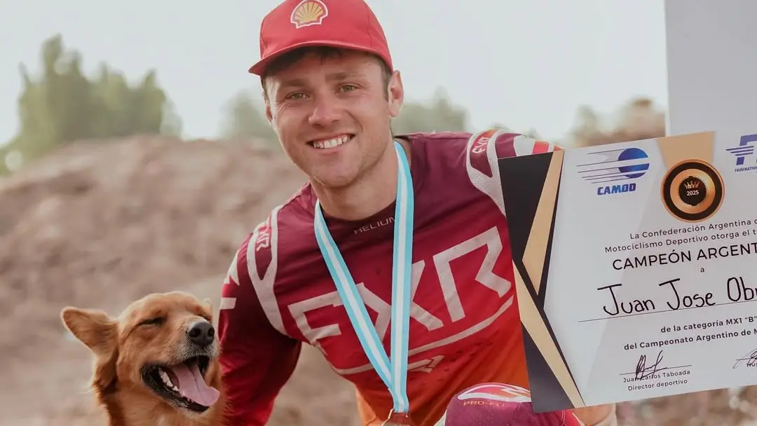 Ganador. Juan Obregozo posa junto a 'Pupi', tras coronarse Campeón Argentino