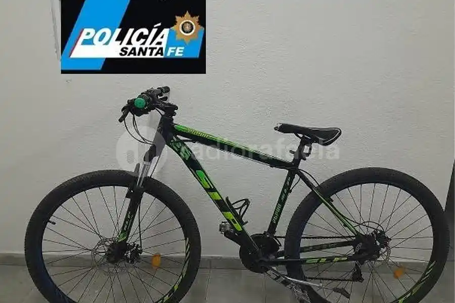 Abrieron la reja, se metieron a su casa y le robaron la bicicleta