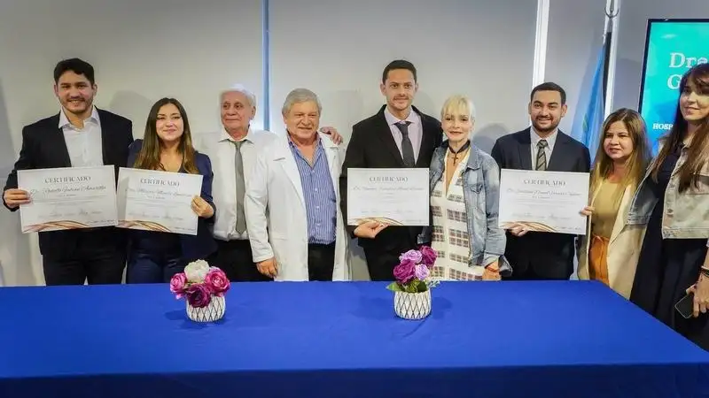 Finalizaron residencias en Oftalmología y Nefrología