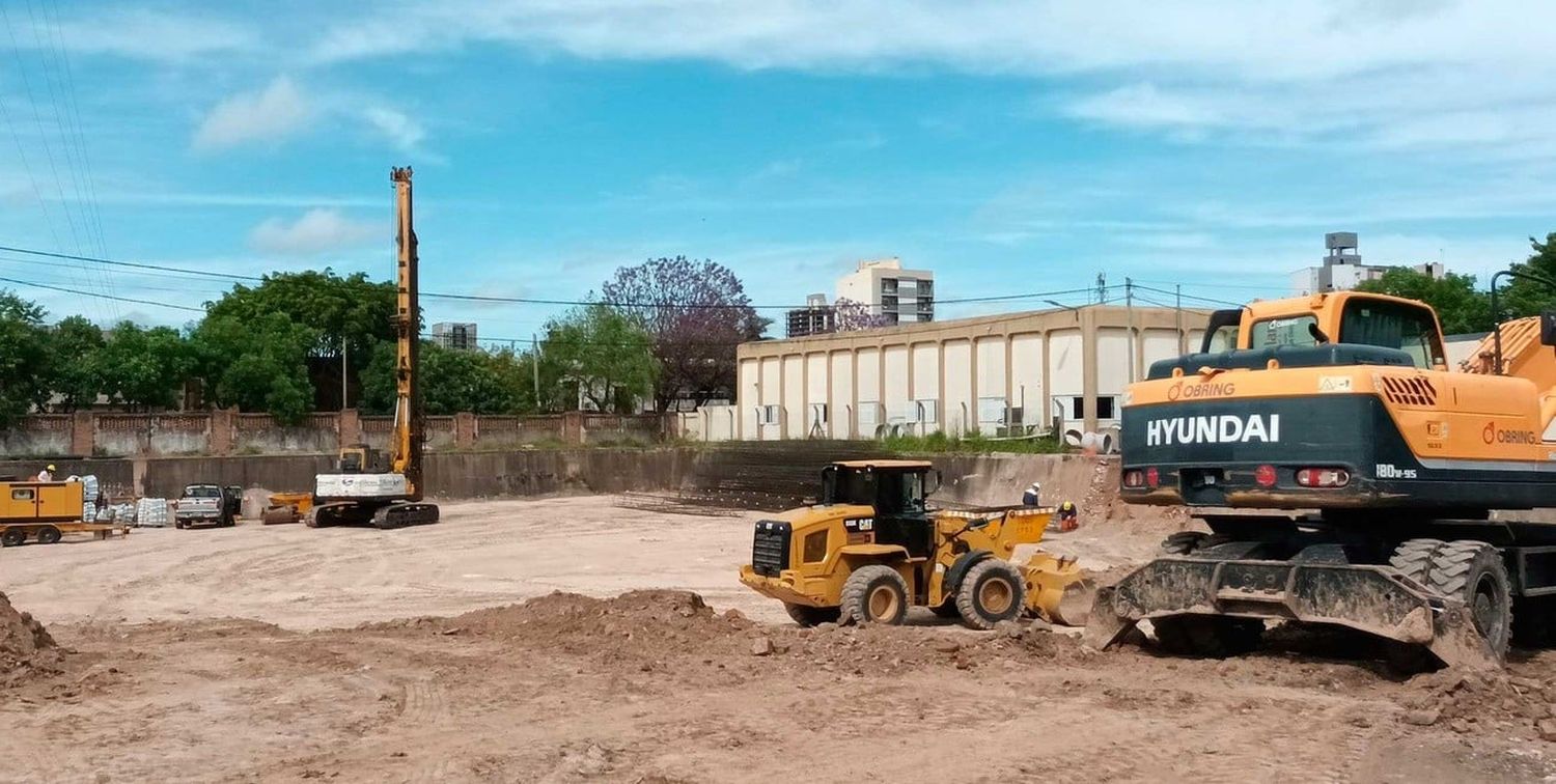 Máquinas trabajando en la nueva planta potabilizadora de la ciudad de Santa Fe.