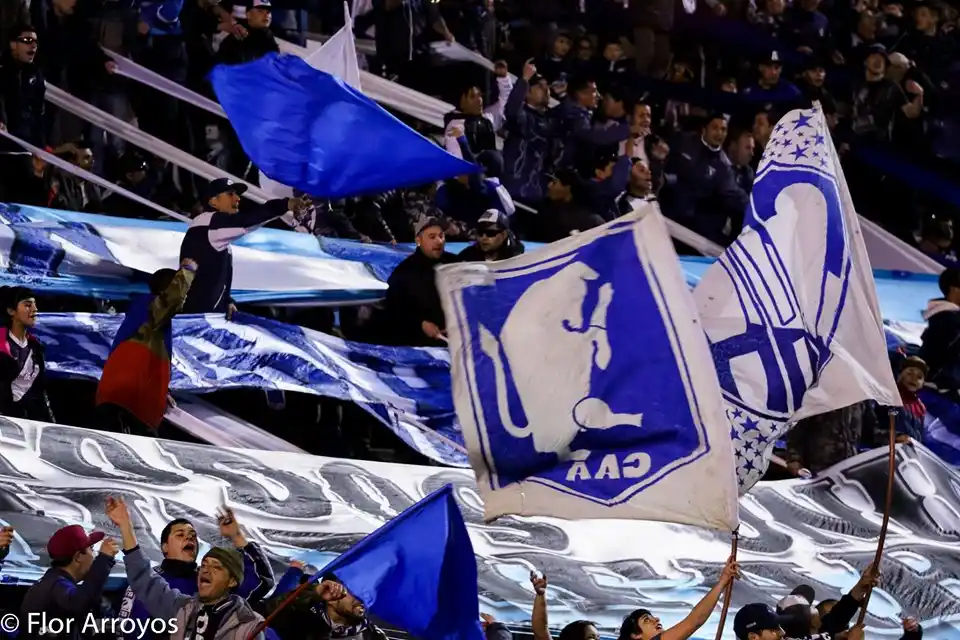 La hinchada de Alvardo (Foto Archivo: Florencia Arroyos).