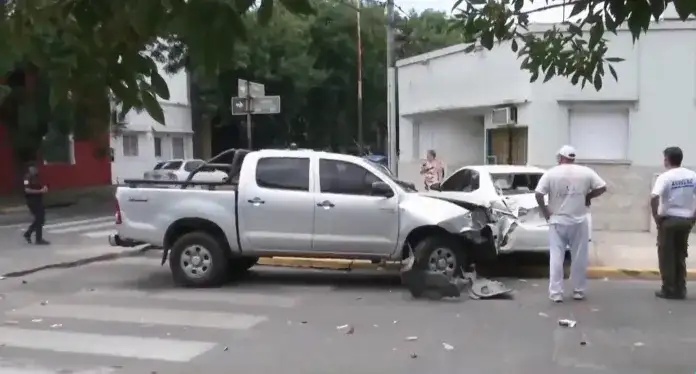 Un conductor se descompensó y protagonizó un impactante choque