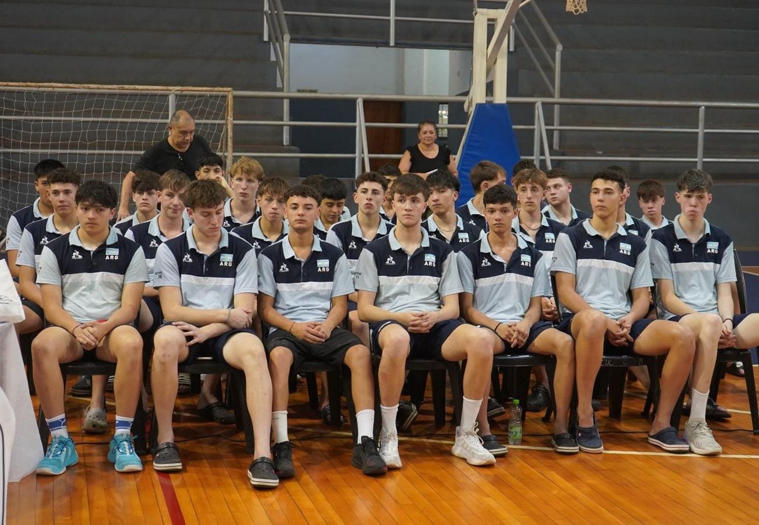 García Goñi, junto al plantel de la Selección Sub-19