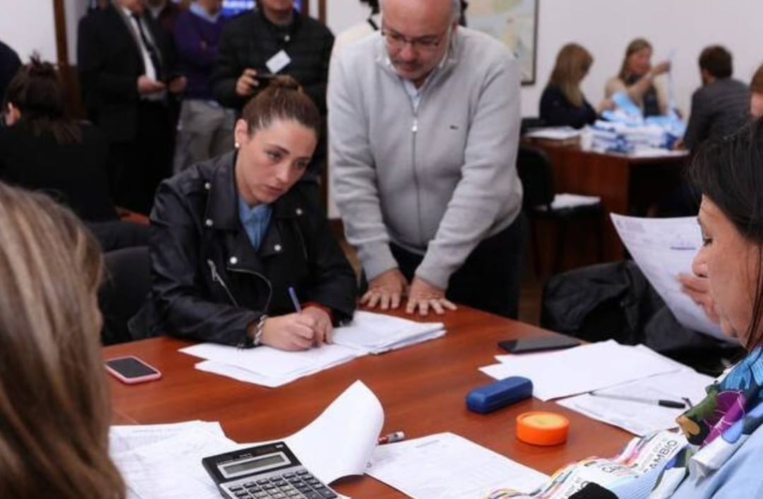 ¿Qué pasa si no hay ganador claro de la elección la noche del domingo?