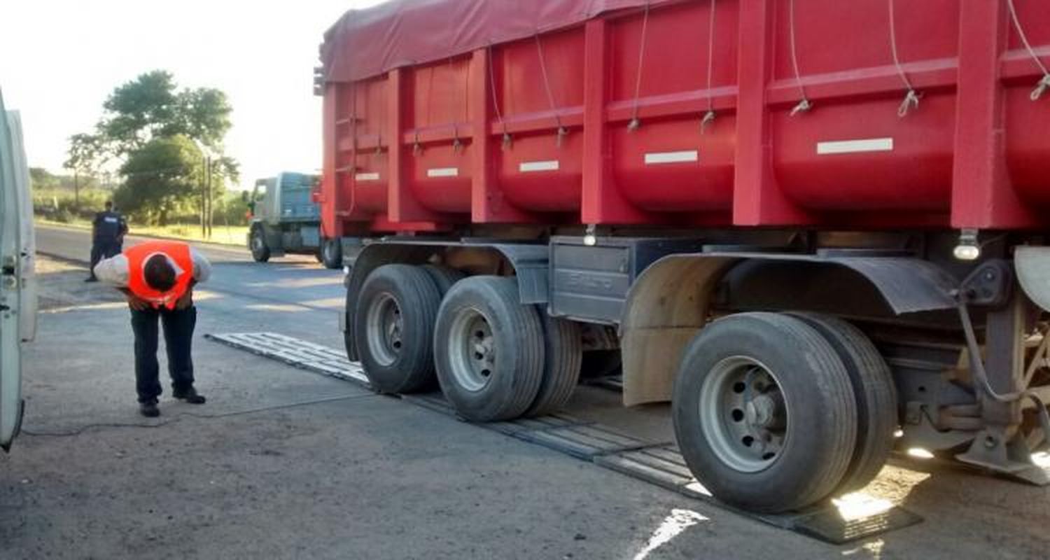 Continúan los controles a camiones areneros