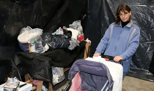 Crecida del río: Tres familias, evacuadas en los galpones del puerto