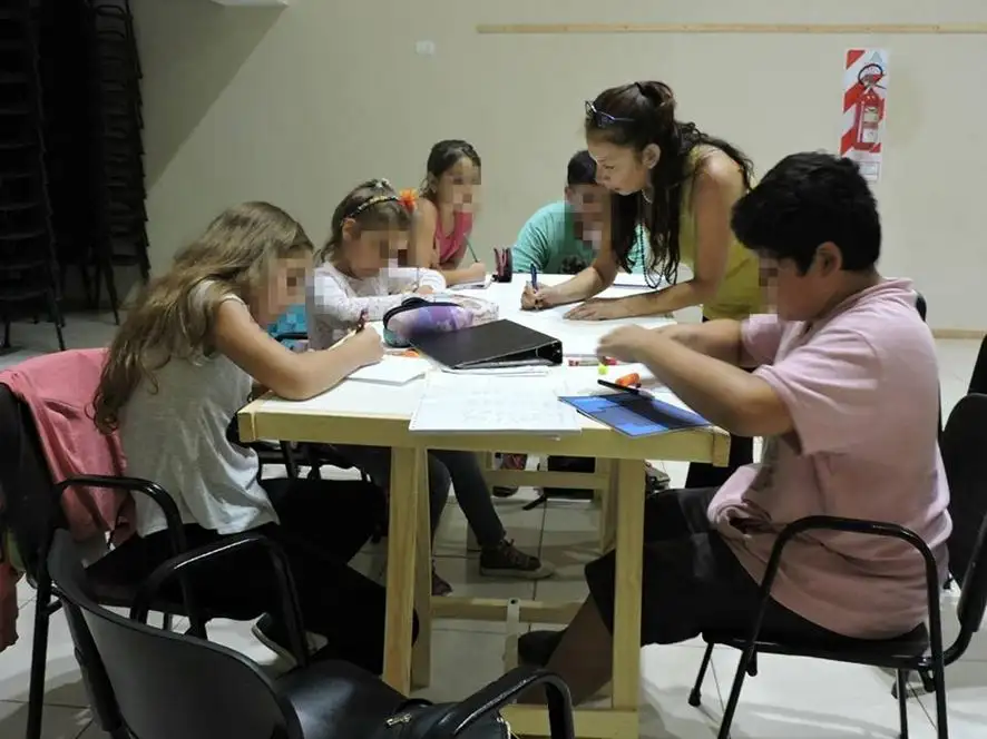 Más de  150 chicos recibieron apoyo escolar en los barrios 