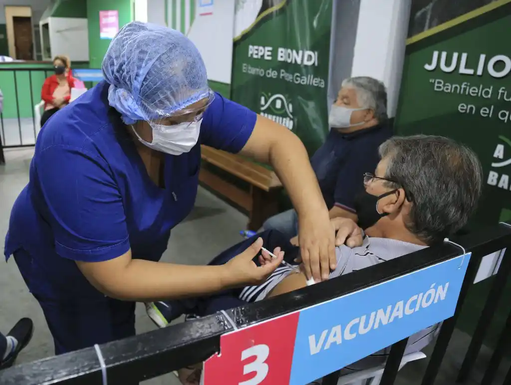 Comenzó el transporte de un millón de vacunas desde China