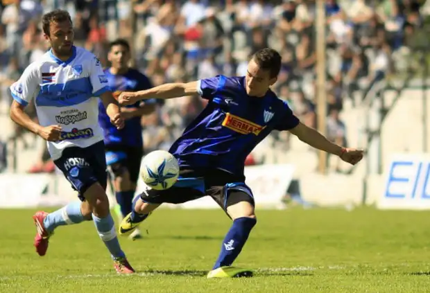 Federal A: Juventud volvió al triunfo ante Gimnasia y sigue solo en la punta