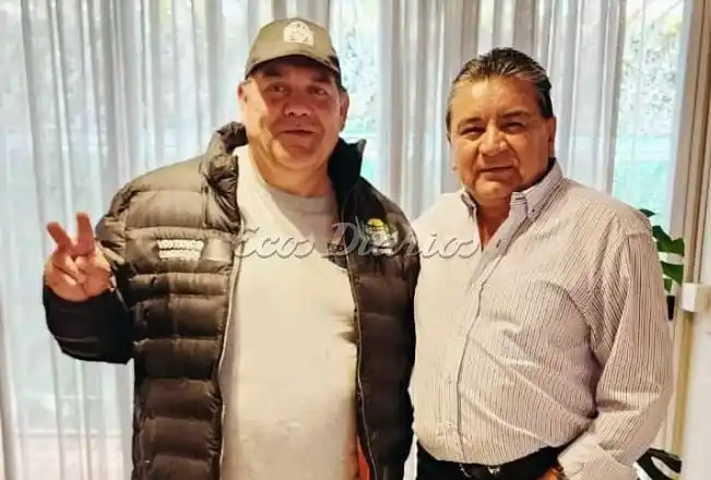 Rubén Saavedra. Junto al secretario general nacional, José Voytenco