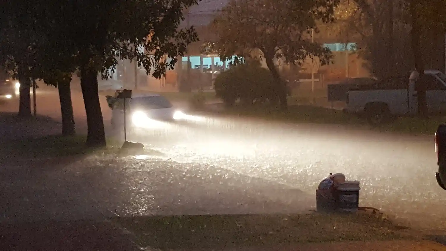Una torrencial lluvia acompañada de granizo se precipitó en Crespo y zona