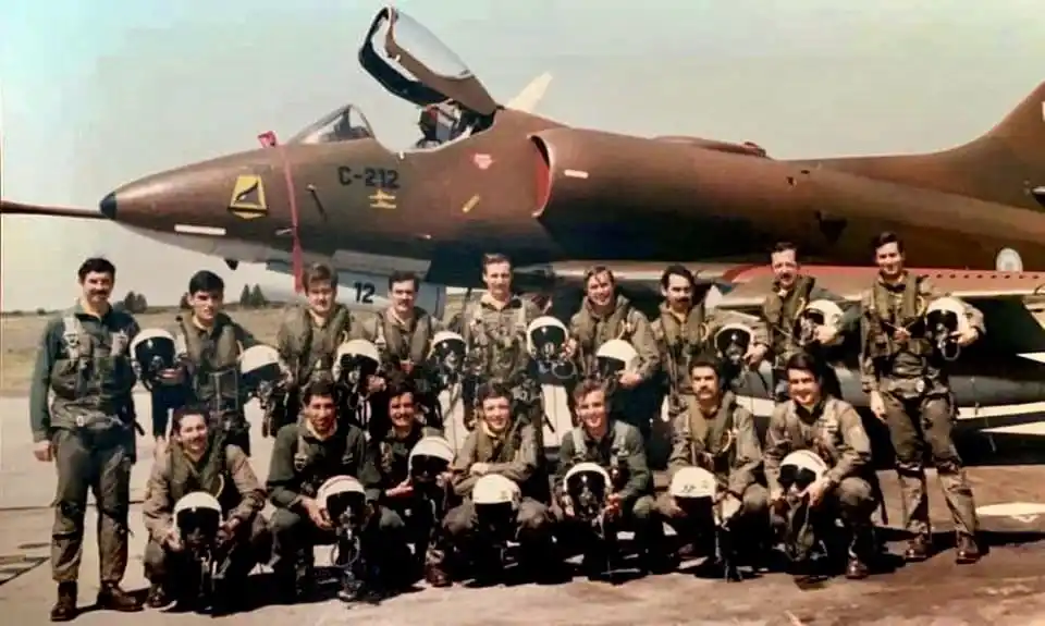 “Charla con los Halcones”: veteranos del Grupo 5 de Caza compartirán sus historias de Malvinas en Chascomús