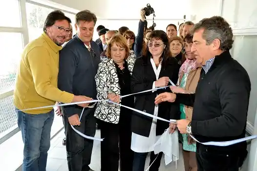 El gobernador entregó viviendas e inauguró un jardín de infantes