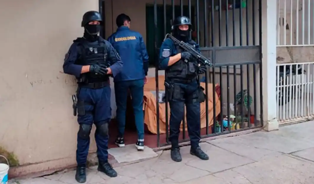 Allanaron una vivienda y detuvieron a una mujer en una causa por narcomenudeo