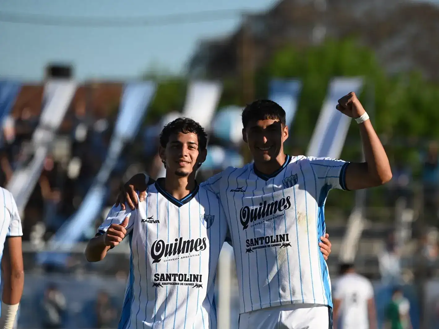 Juventud goleó a Sauce, logró un triunfo histórico y avanzó primero a los octavos de final del Regional Amateur