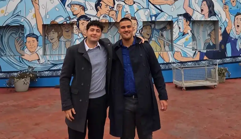 Francisco Francesch y Leandro Ramírez son los marplatenses que inventaron los protectores que usa "Dibu" Martínez.