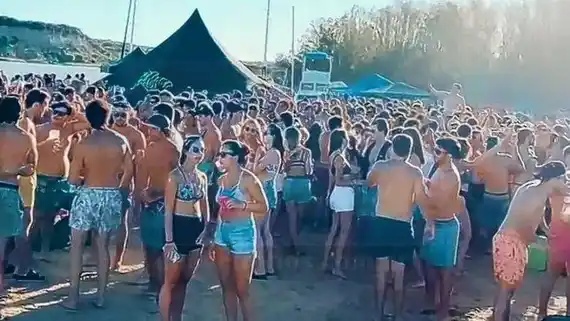 Sin tapabocas: igual que en Pinamar, pero en Paraná
