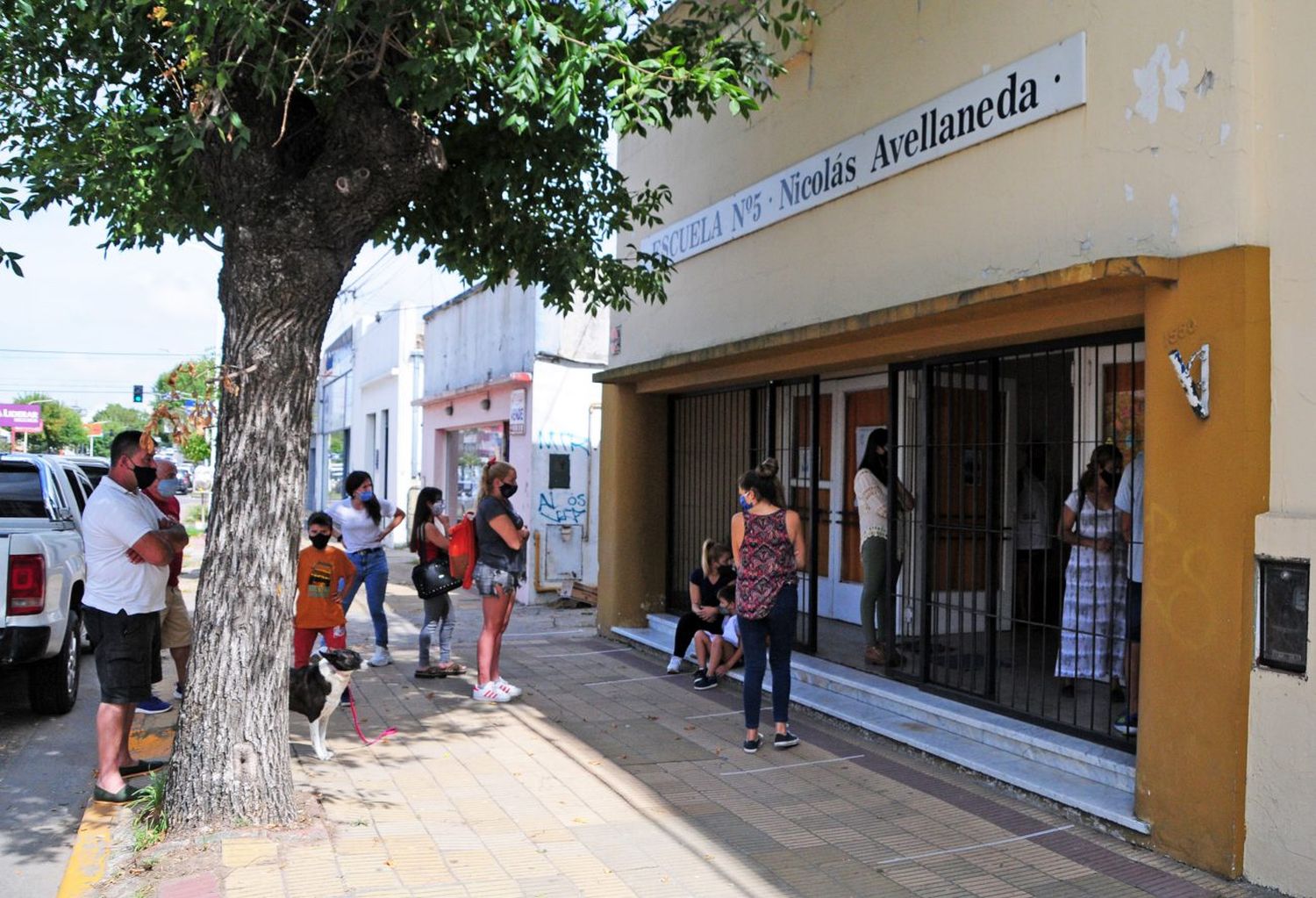 Ya comenzaron a dictarse clases los sábados para recuperar contenidos pero en algunas escuelas faltan auxiliares